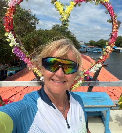  Joanne Johnson Cycling on the  tour with redspokes